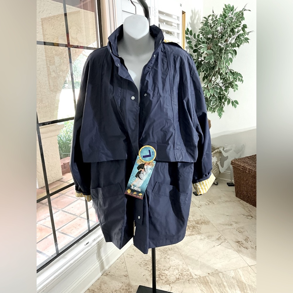 Totes size Large Navy Raincoat or Slicker NWT  Y2K
Perfect condition Anorak